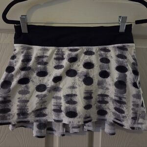 Women's Lululemon Black and White Patterned Skort Size 4